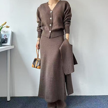 2025秋冬新款韩版时尚气质大码宽松针织围巾上衣半身裙套装披肩开