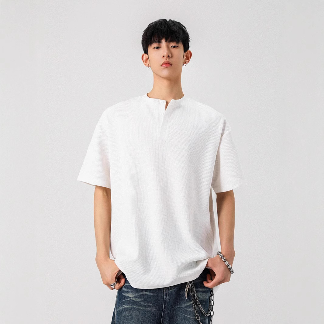 ¡El escote está especialmente diseñado! Versión ancha de la camiseta holgada de manga corta para hombres de moda