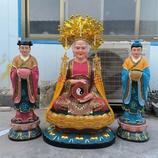 Bronze Statue of the Immortal Mother in the Temple, Bronze Statue of the Immortal Mother in the Temple's Buddhist Hall, Worshiping the Old Lady's Statue as an Ornament