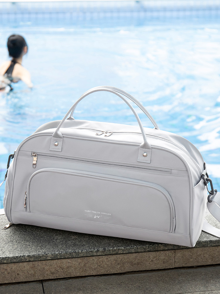 Capacious travel bag
