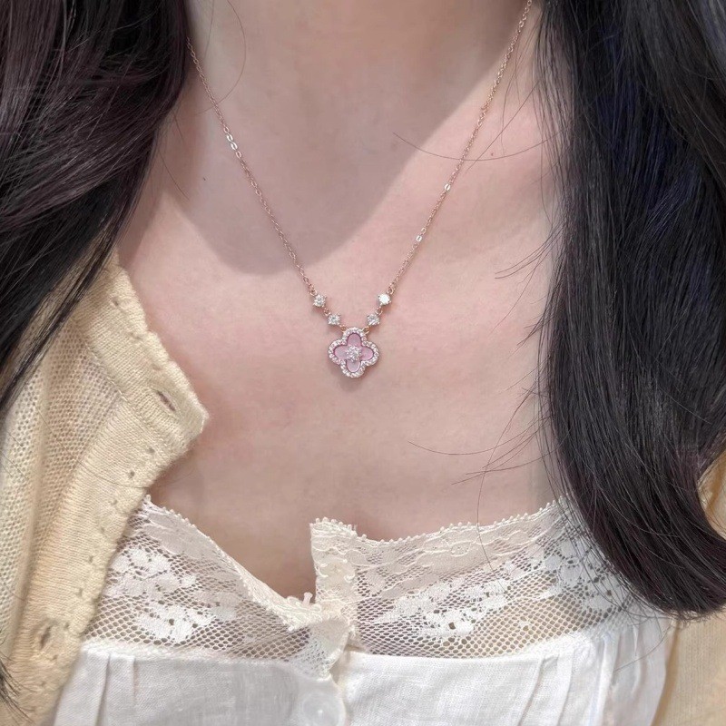 「Qimeng Tianying」ヴィンテージ中古桜ピンクマザーオブパール四つ葉のクローバーネックレスレディースライト高級鎖骨チェーン卸売|undefined