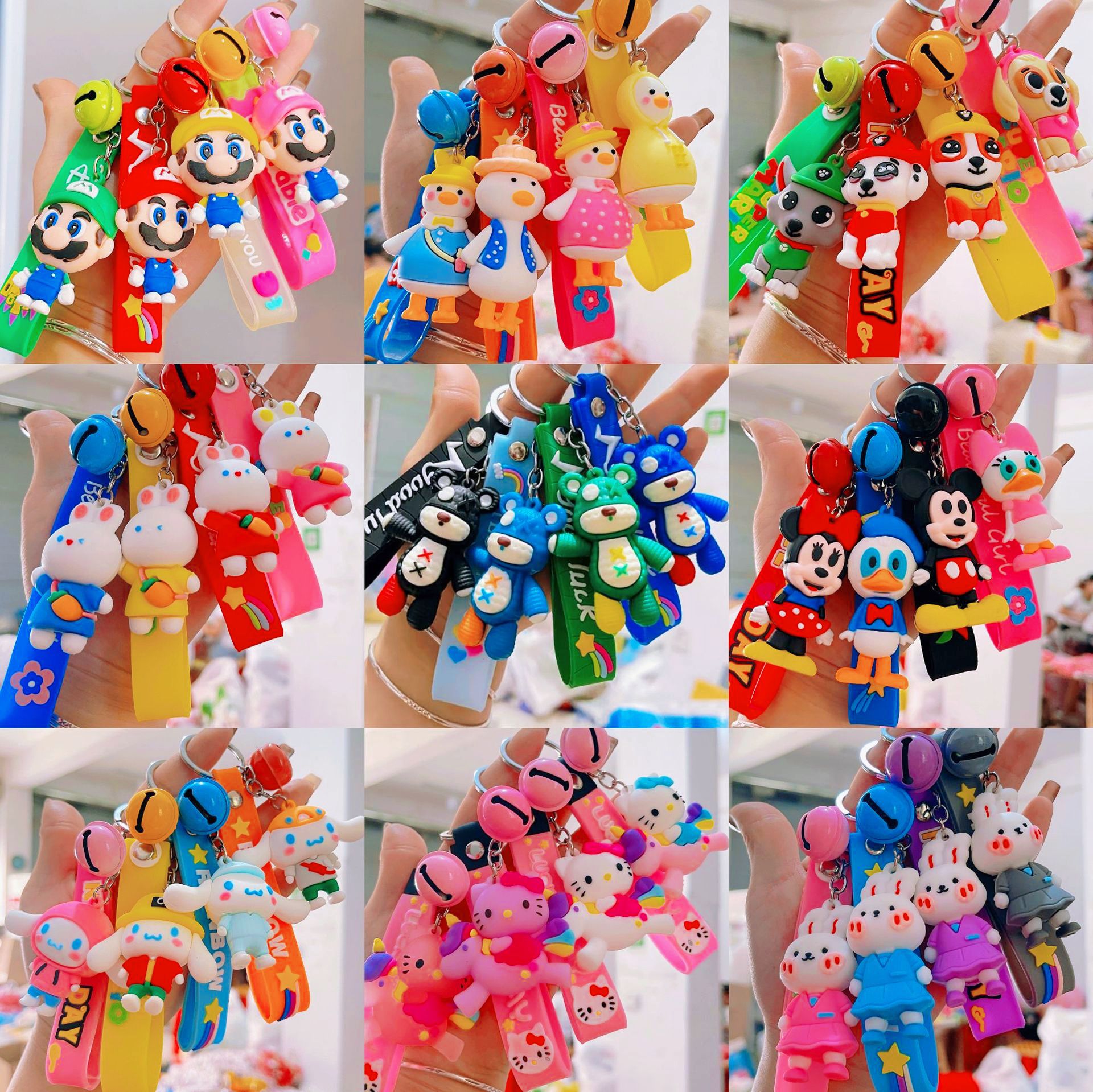 潮玩公仔可爱硅胶钥匙扣pvc立体卡通汽车挂件硅胶太空小熊钥匙链