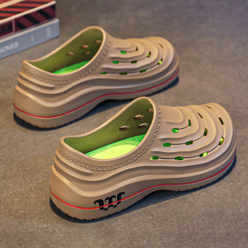 Zapatos de hombre de verano 2024 nuevos suelos suaves transpirables antideslizantes no se cansan de usar sandalias de conducción de playa