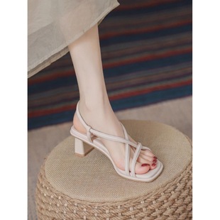 ��ЬŮ�⴩2024���ļ��¿��_�R���|��ȹ�Ӵָ���ʽ�߸�Ь��ɫ��ɫ