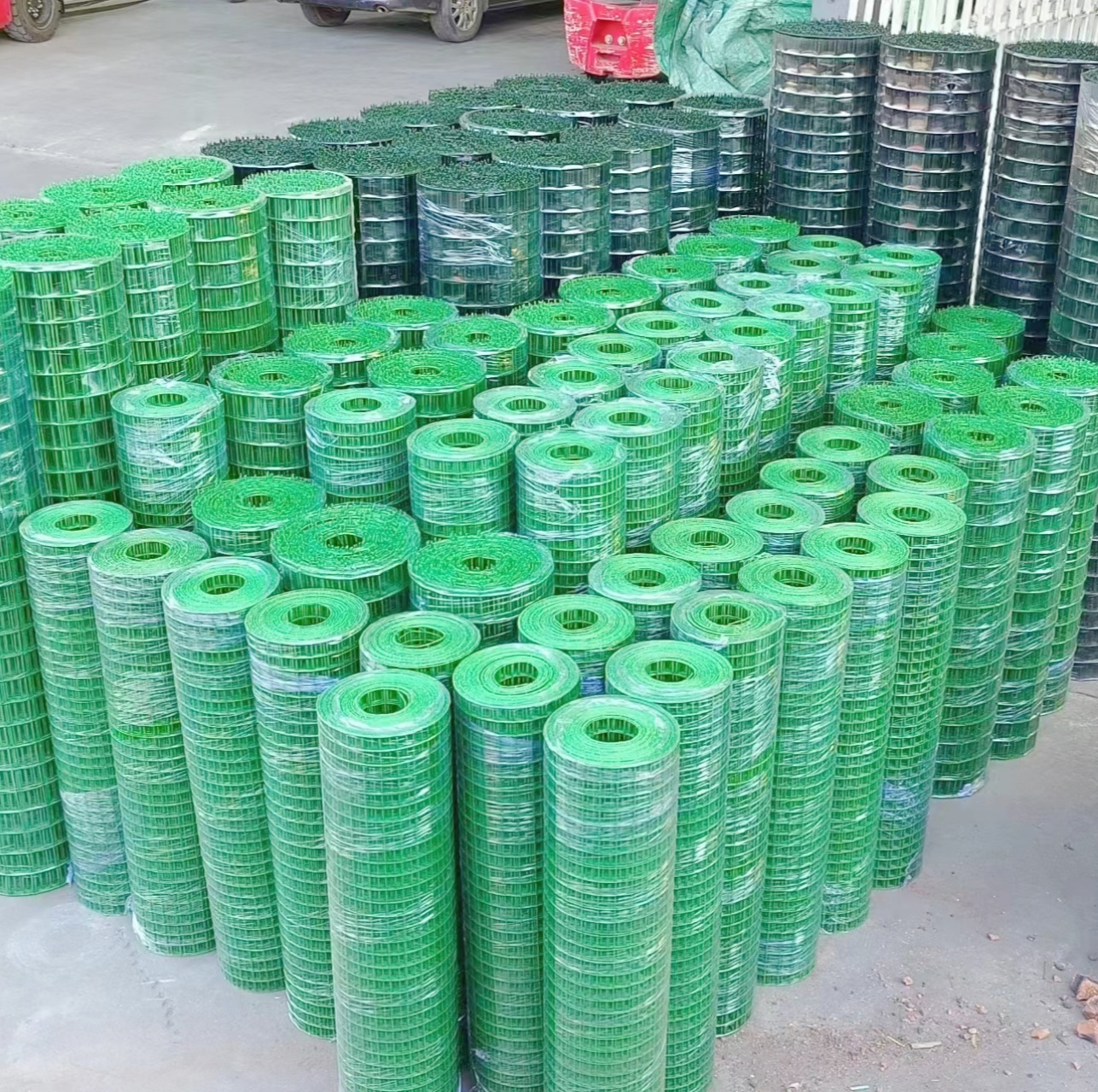 硬塑荷兰网 镀锌电焊网 鱼塘圈地隔离网 种植园铁丝网 农场圈地网