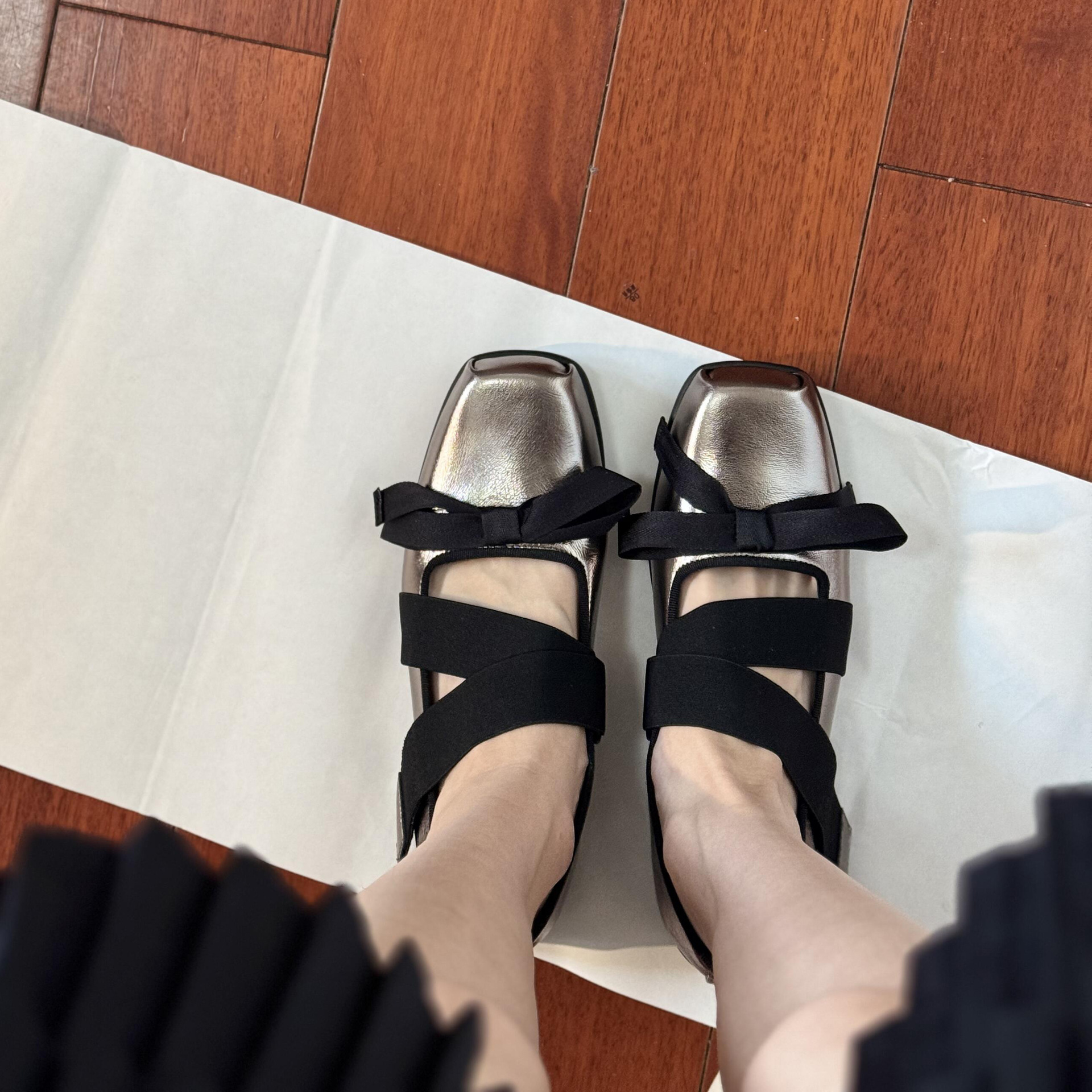 Versión de cuero de vaca ~ cuero plateado con suela gruesa, zapatos de ballet de arco de mujer, zapatos de cuero pequeños, zapatos de mariposa