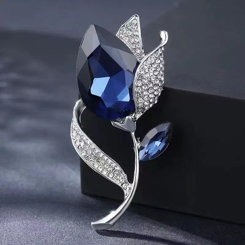Elegant New Crystal Tulip Light-proof Brooch Women's Personalized Easy-to-fit Corsage Stylish Rhinestone Pin