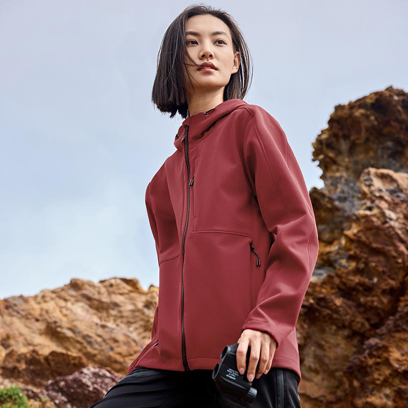 New autumn collection: casual and sporty hooded softshell jackets for men and women, suitable for outdoor activities, camping, and mountaineering