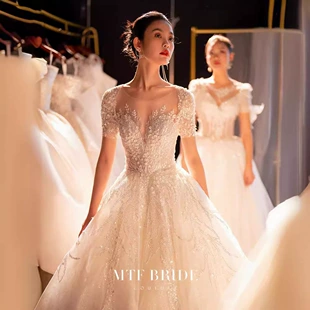 Lace white wedding dress for bride
