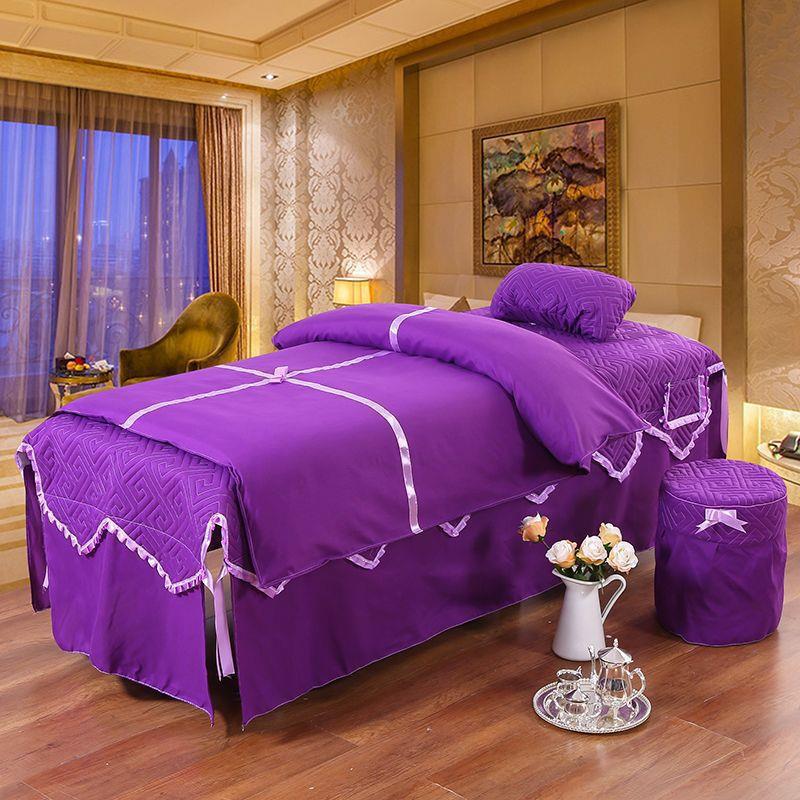 보라색 레이스가 있는 보편적인 활