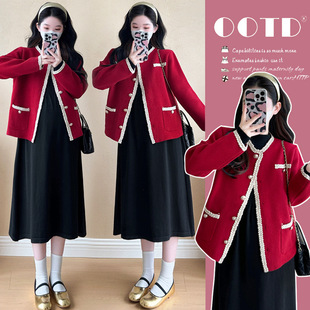 Real shot in stock ~ 2025 autumn and winter new Korean temperament New Year's Eve small fragrant style coat sweater base skirt suit