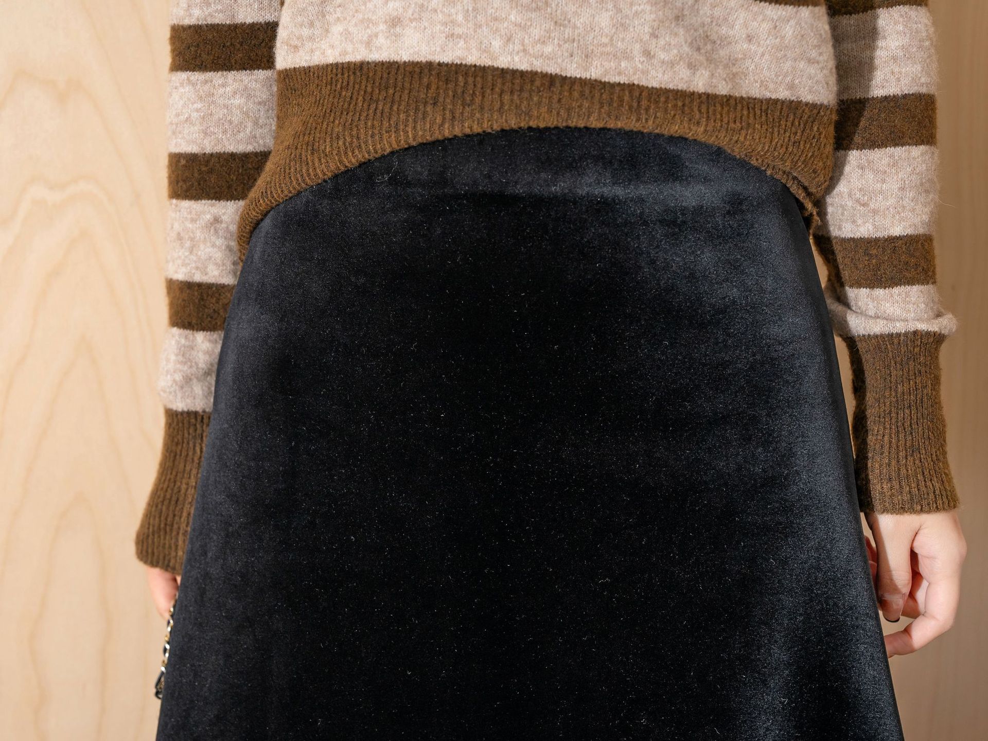 GraceChic 2024 Nuovo abito nero lucido e fluente in stile Hepburn, autunno inverno, gonna midi in pile lungo in velluto a sirena per donna_voghion.com