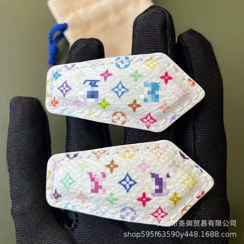 正しいバージョンのロバの家のL項の25新型の村上隆は名前を連ねます。|undefined