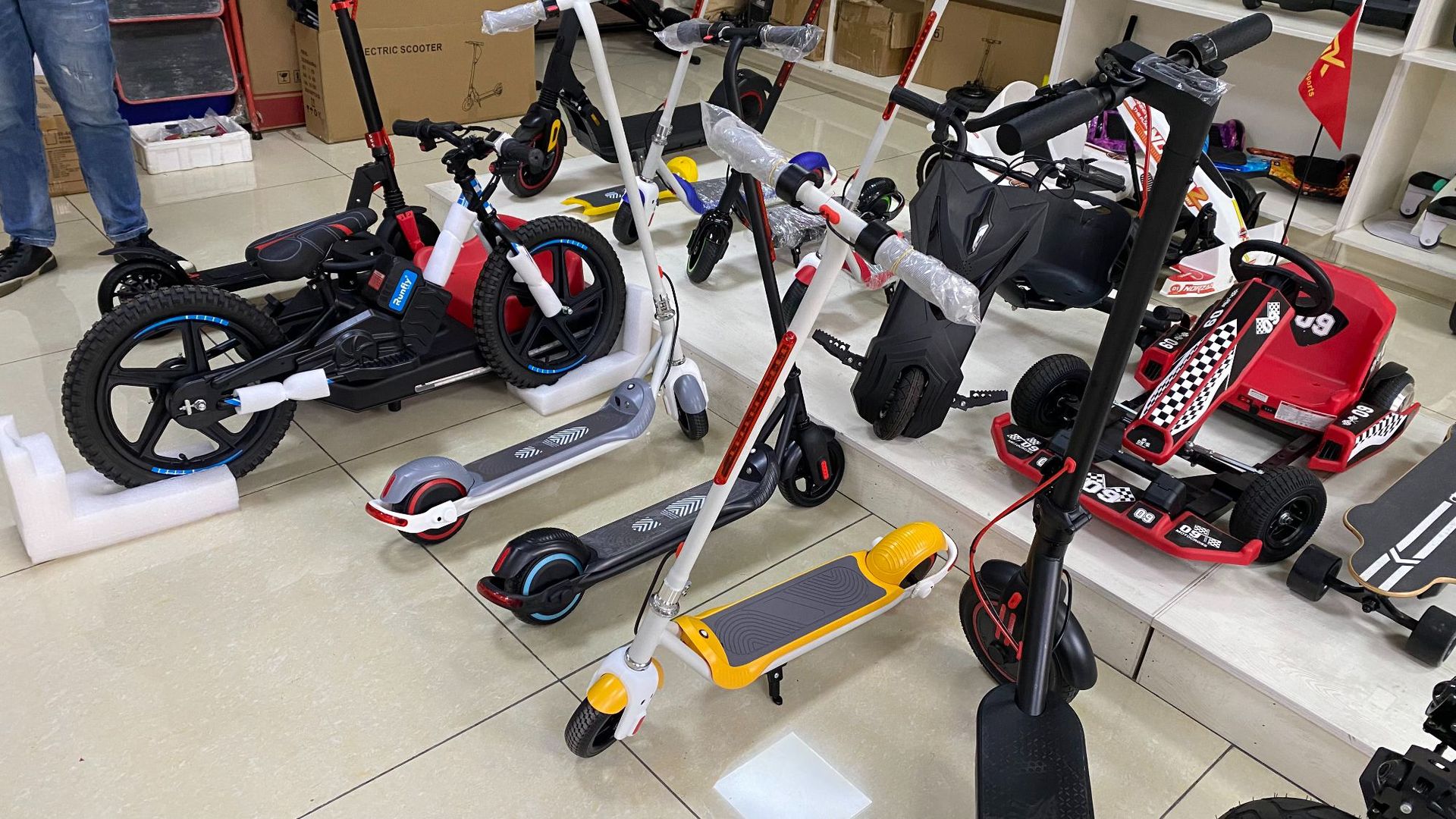 E01 child electric scooters 9.