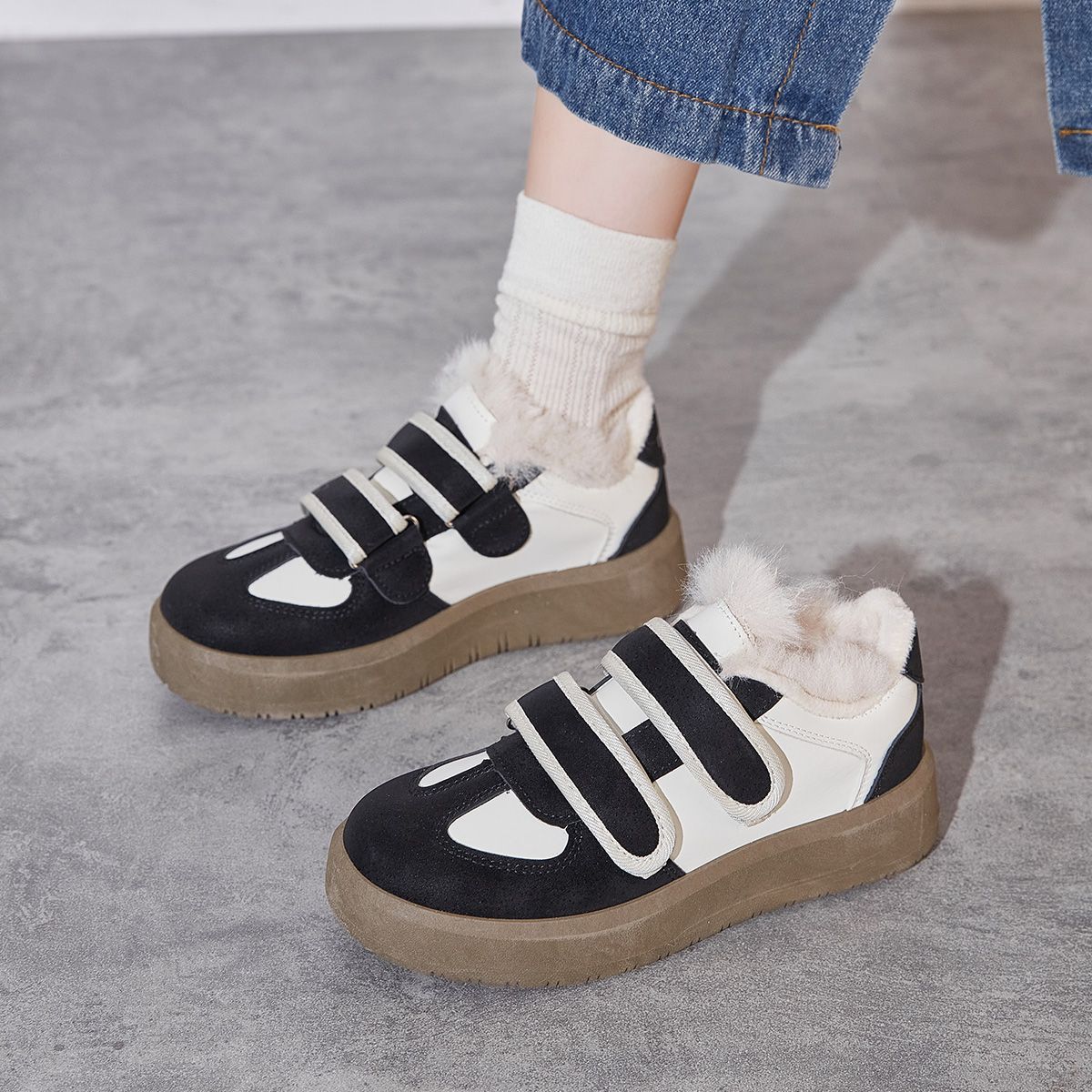 2024 primavera nuevos zapatos casuales de mujer coreanos versátiles inns gruesos de la escuela secundaria Zhongzhong estrellas de moda zapatos de skate para mujeres