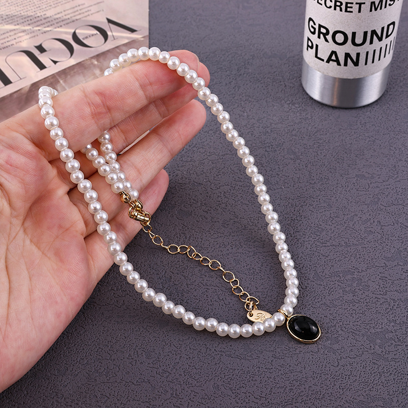 Collier ras-de-cou ovale style français délicat pour femme, collection été 2026. Nouvelle chaîne pour la clavicule._voghion.com