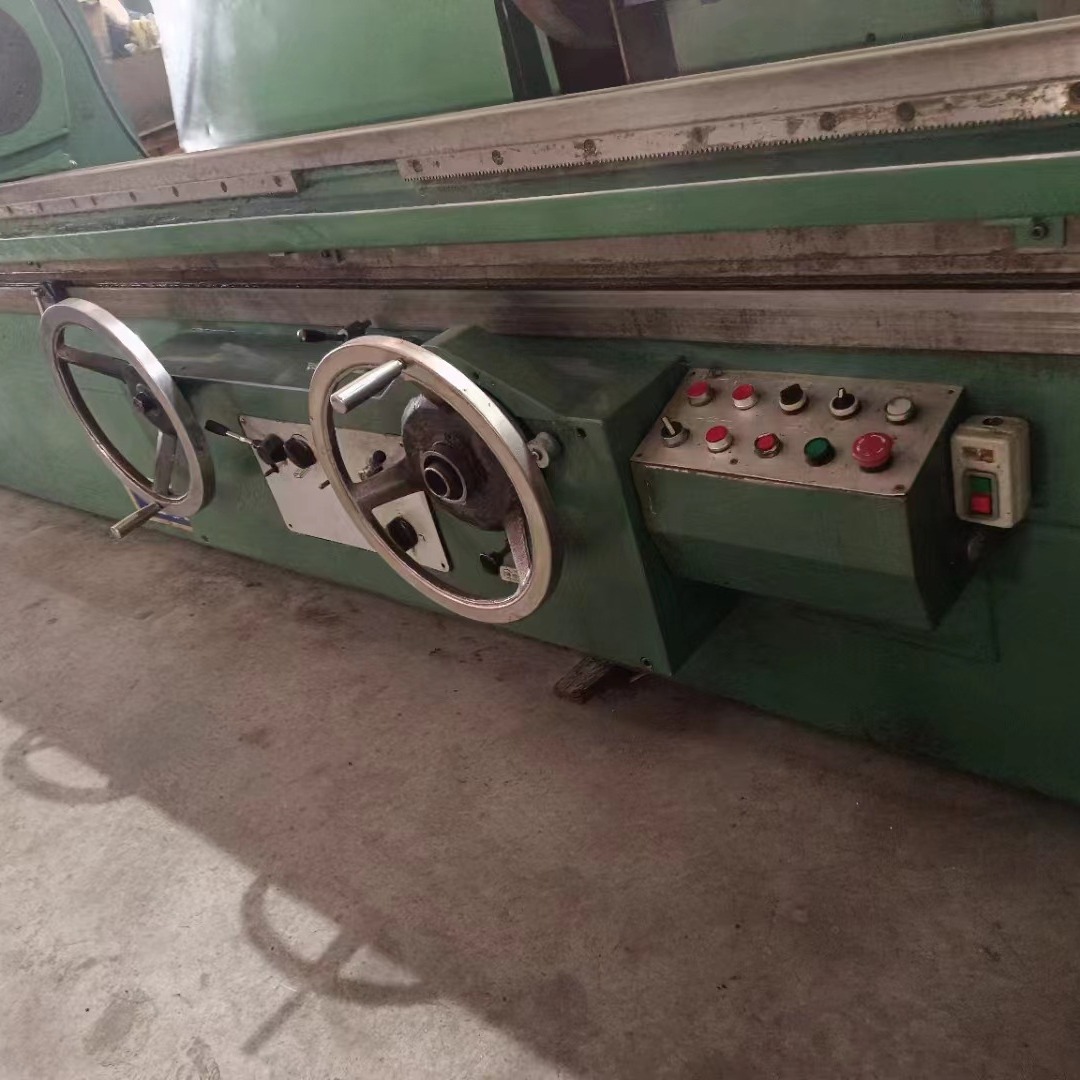 处理二手无锡上机M1350B外圆磨床磨削长度4米电机功率15