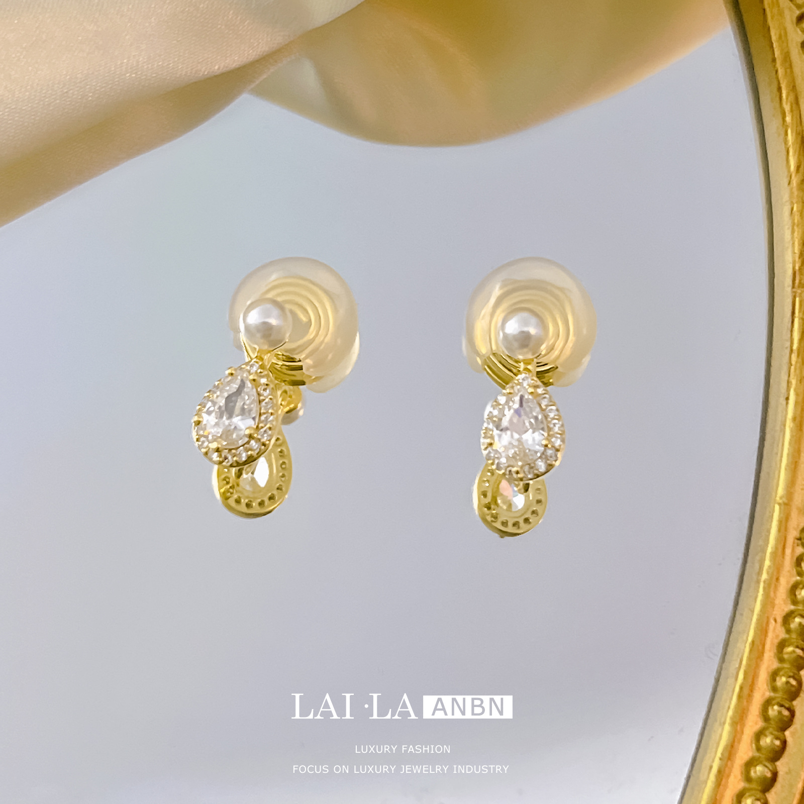 Mosquito bobina oreja clip de las mujeres no perforado francés retro perla pendientes de alto grado gota de agua exquisitos pendientes de circón al por mayor