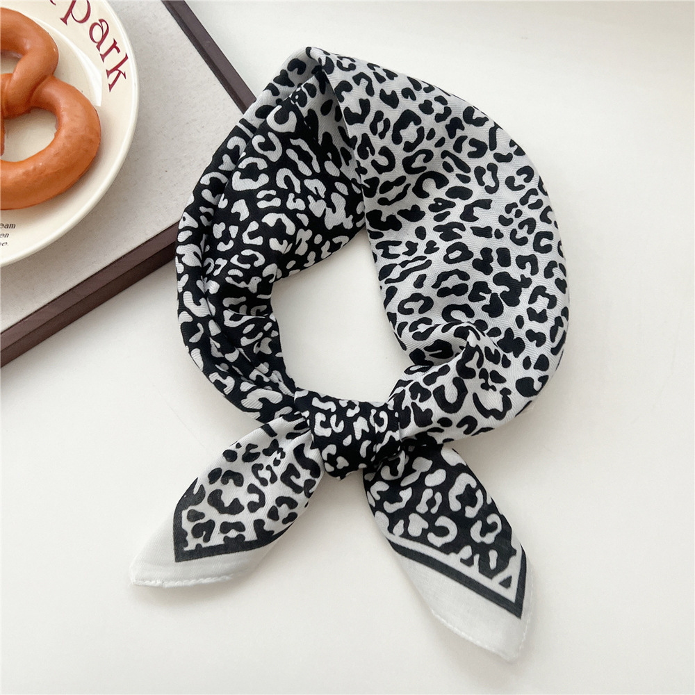 02SR-对角拼豹纹米白 / 65*65cm