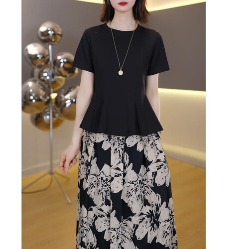 [Summer New Products] Light luxury, round-collar T-shirt, women's 2026 summer new women's short-sleeved shirt, showing a thin shirt
