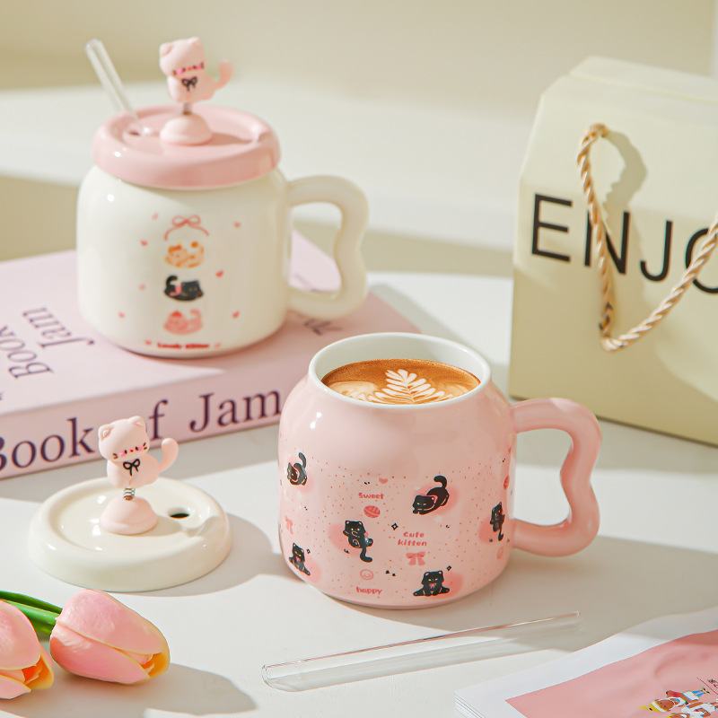 Suave y lindo gato cerámico taza de paja de dibujos animados taza de oficina femenina de alto valor con taza de pareja doméstica cubierta
