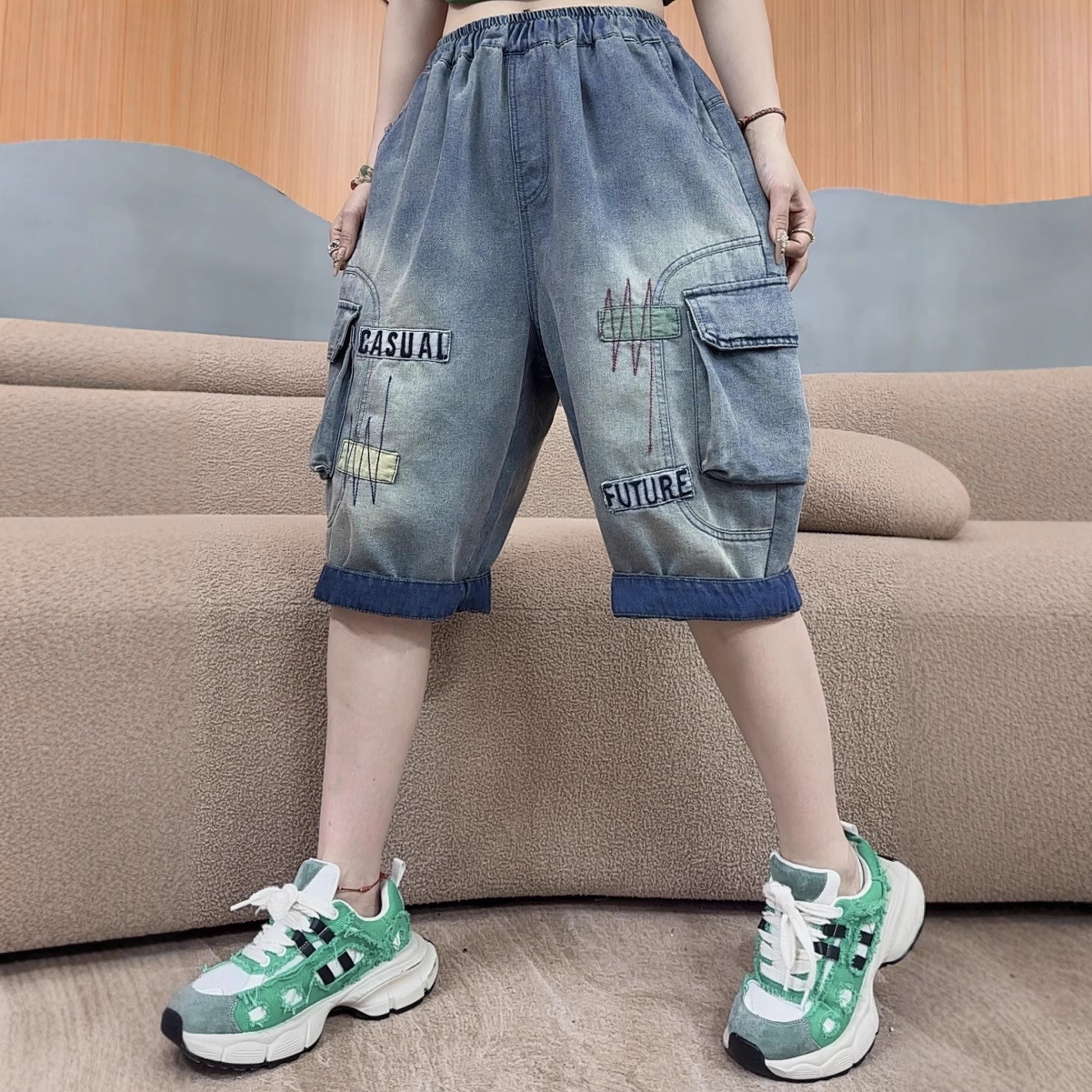 个性字母刺绣大口袋工装牛仔裤女潮流宽松百搭显瘦高腰五分哈伦裤