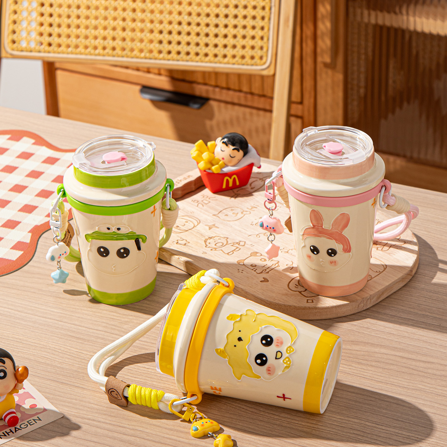 Taza de cerámica de alto valor facial, taza de té de leche encantadora, taza de paja para niñas, boca de bebida directa con cubierta, cuerdas para estudiantes para llevar