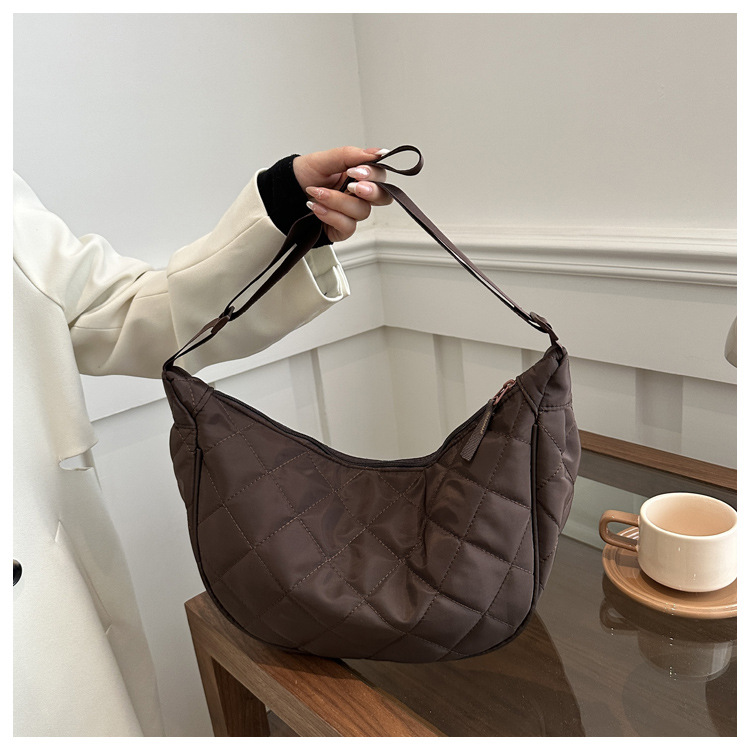 "Stylish large-capacity dumpling bag 2025 New trendy and fashionable niche single-shoulder bag, versatile and simple crossbody bag wholesale. undefined