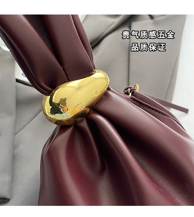 A high-end, niche and quirky small bag for women's autumn and winter 2025 new retro pleated mini bucket bag Item Picture