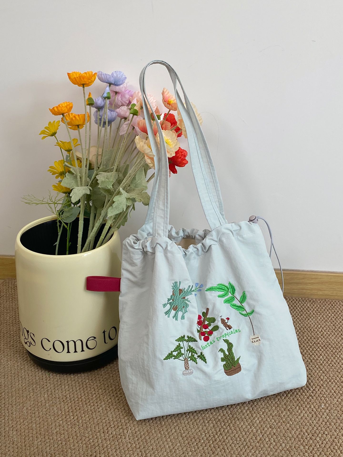 韓国版の新型アルファベットのプリントの包みの女性の大容量のナイロンのショルダーバッグ