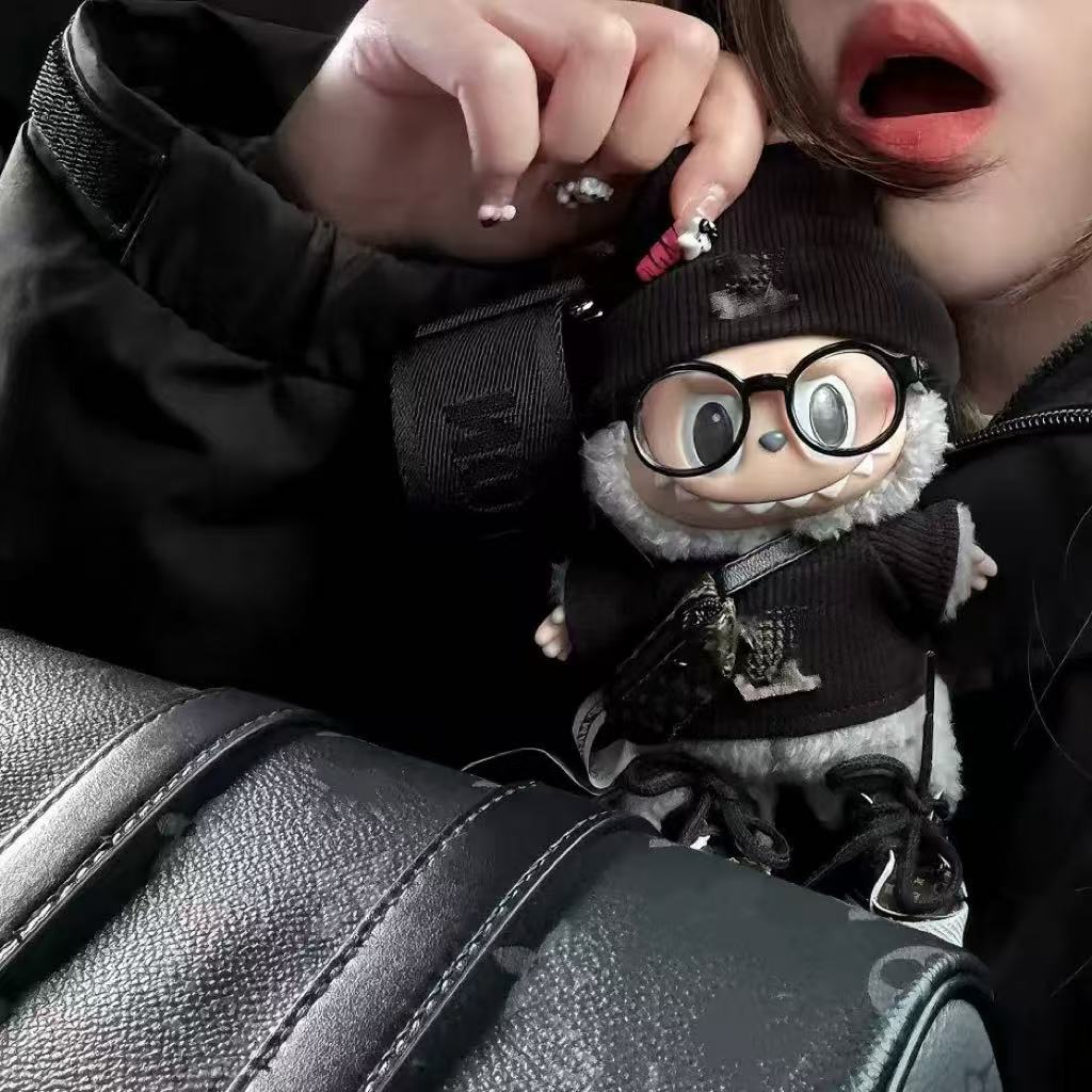 Ropa de muñeca de 17 cm, moderna y genial, adecuada para el conjunto de repuesto de la fiesta sentada de Labubu macaron, ropa de juguete a la moda, solo ropa.