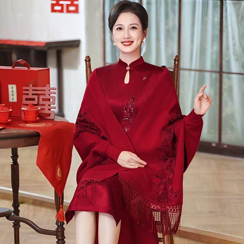 Wholesale Autumn and Winter Shawls for Mother-In-Law to Wear with a Qipao, New Style Red High-End Embroidered Coat Cape for Wedding Guests