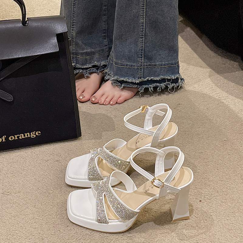European and American Bright Diamond Open-Toe Sandals for Women 2025 Summer New Versatile Thick Heel High Heels Patent Leather Thick-Soled Roman Shoes