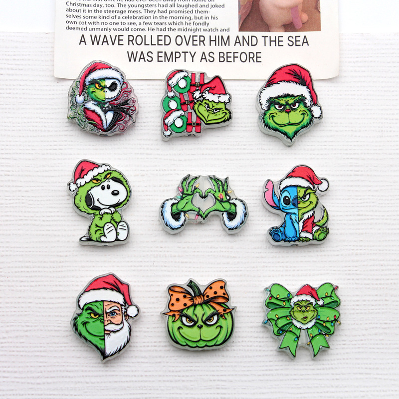Highly transparent, American-style, retro green Christmas-themed acrylic beads for DIY jewelry, bead stringing, and crafting accessories Highly transparent, American-style, retro green Christmas-themed acrylic beads for DIY jewelry, bead stringing, and crafting accessories