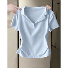 ミルクブルーの肩polo襟半袖tシャツ女性夏の新型韓国版vネックの小さな人たちが腰の短い上着を身に着けている