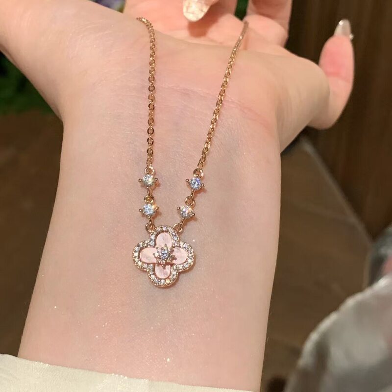 Popular Luxury-Style Rhinestone-Embellished Clover Imitation Mother-Of-Pearl Necklace, Classic and Elegant, Versatile and Fashionable Flower Clavicle Chain