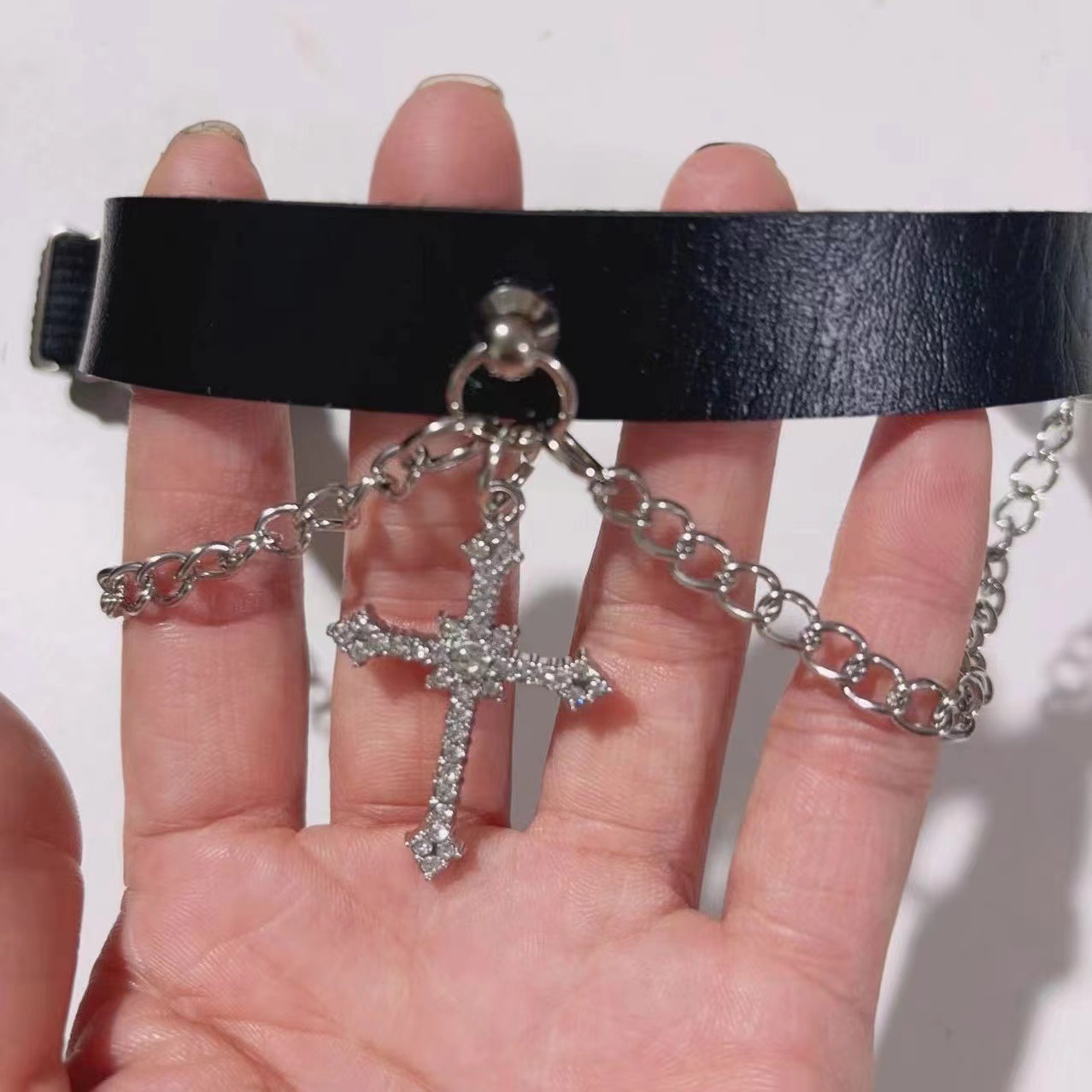 지르콘 크로스 가죽 다리 링