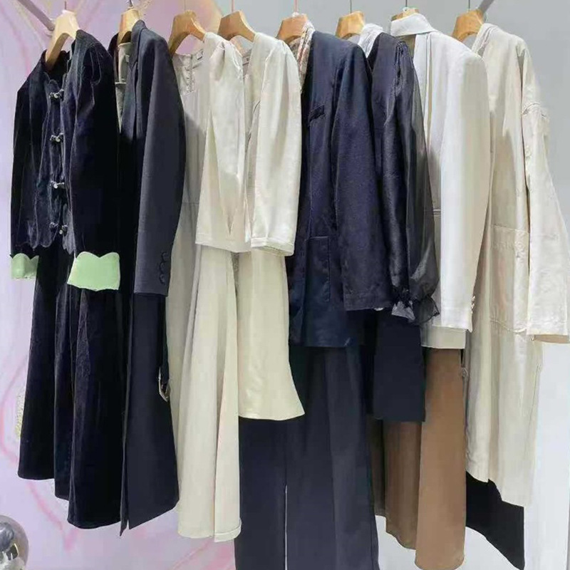 Autumn and Spring Miscellaneous Women's Clothing Clearance, Store Closures, Label-Cut Surplus Stock, Mixed Batch, E-Commerce Live Sales, Street Vendor Bulk Goods