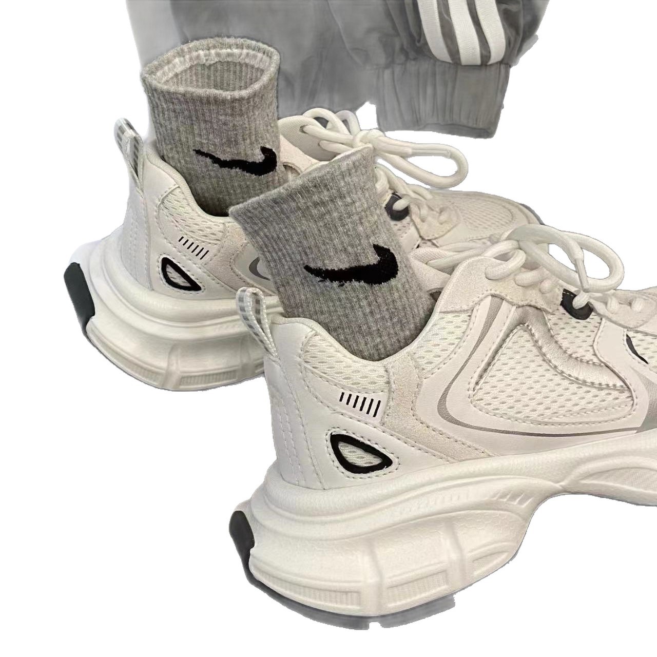 Zapatos de papá para mujeres verano y otoño de 2025 nuevo estilo versátil malla transpirable de moda en zapatos casuales de suela gruesa para mujeres