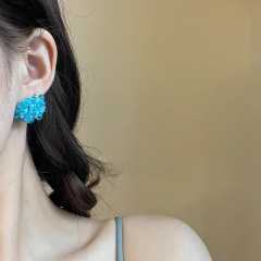 夏の涼しげな青い水ドリルのビーズのピアスの小さい大衆の復古の優しさはシンプルで美しい芸術は白い休暇のイヤリングを現します。