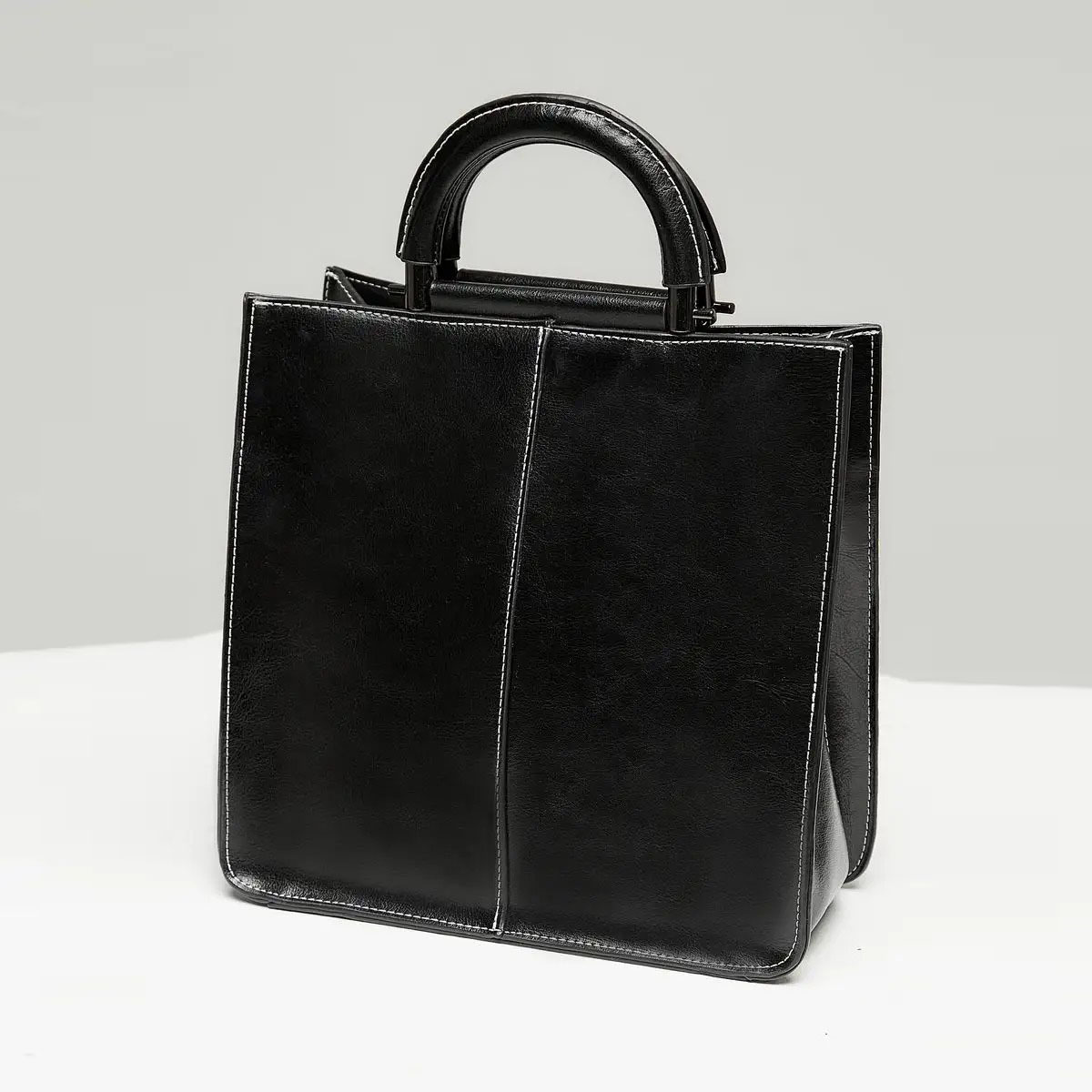 Classic retro elegant capacious universal one-shoulder bag