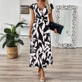 连衣裙;女式衬衫;时尚休闲套装