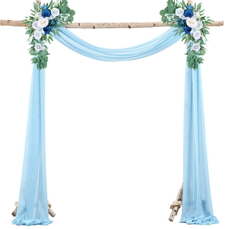 カーテンは欧米の結婚式のアーチで飾られています。|undefined