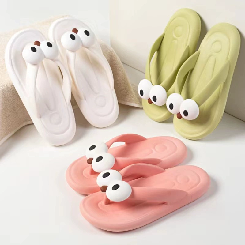 Женские летние шлепанцы, модная верхняя одежда с героями мультфильмов, Нескользящие милые сандалии с зажимом на толстой подошве, приморские пляжные сандалии