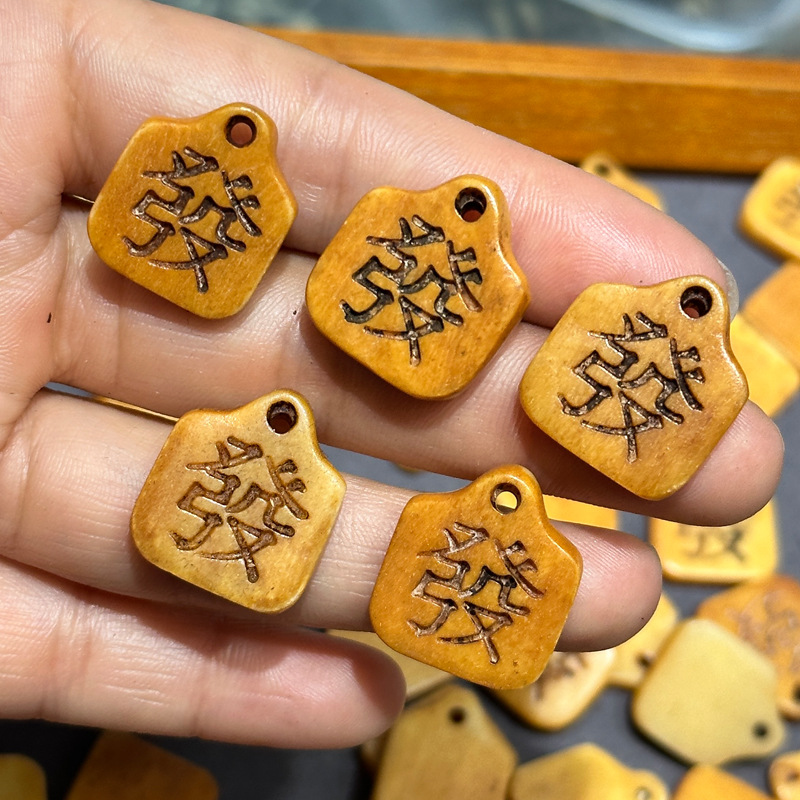 Natural camello hueso prueba tarjeta colgante hecho a mano DIY productos semiacabados accesorios backflow hueso talla pelo palabra clip joyería clip