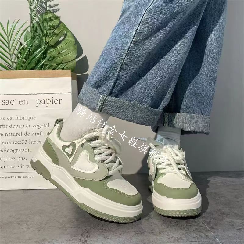 Explosión de estilo de campus amor skate 2024 verano nuevo suela gruesa alta versátil zapatos blancos casuales zapatos deportivos de mujer