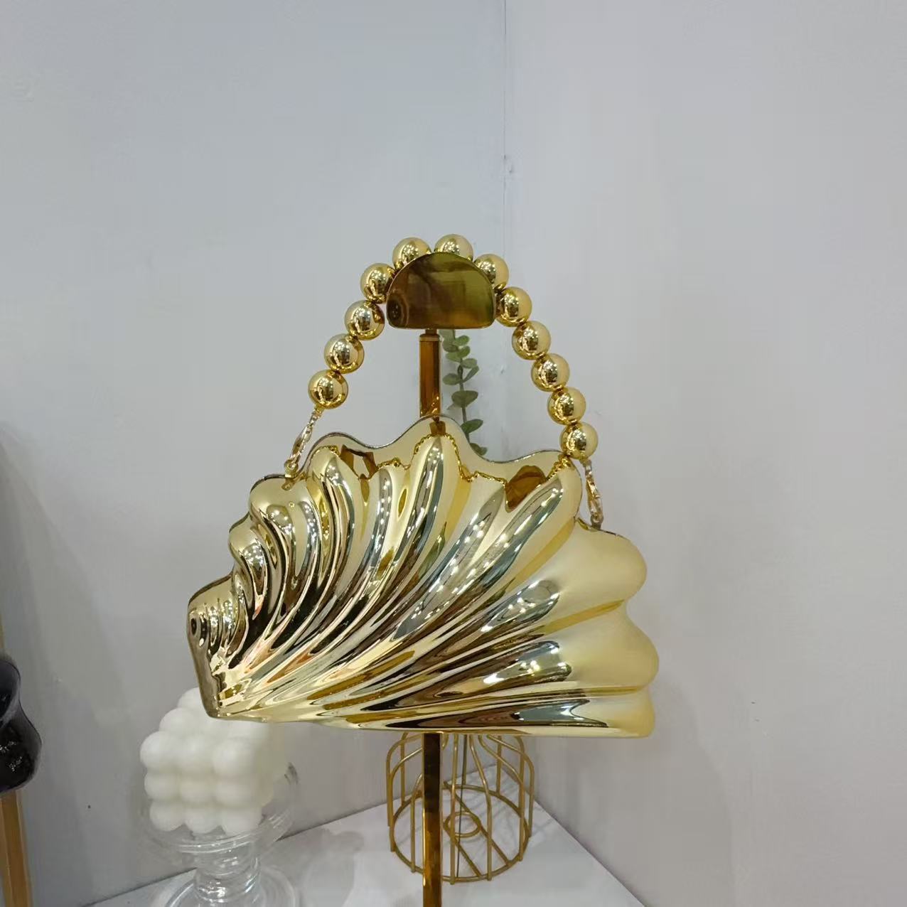 Bolsa de cena de lujo ligera transfronteriza estilo de conchas personales bolsas acrílicas perlas portátiles brillante cara de moda damas bolsas de noche