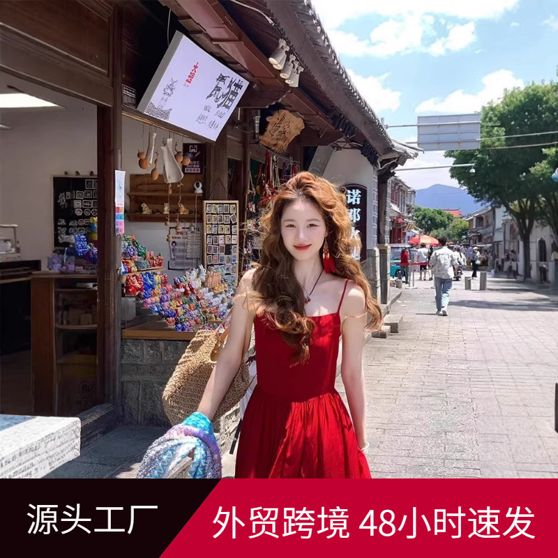 Wear a French-Style Red Suspender Dress with an Open Back, Suitable for Taking Photos at the Beach during a Vacation. French-Style Solid Color Dress Wear a French-Style Red Suspender Dress with an Open Back, Suitable for Taking Photos at the Beach during a Vacation. French-Style Solid Color Dress