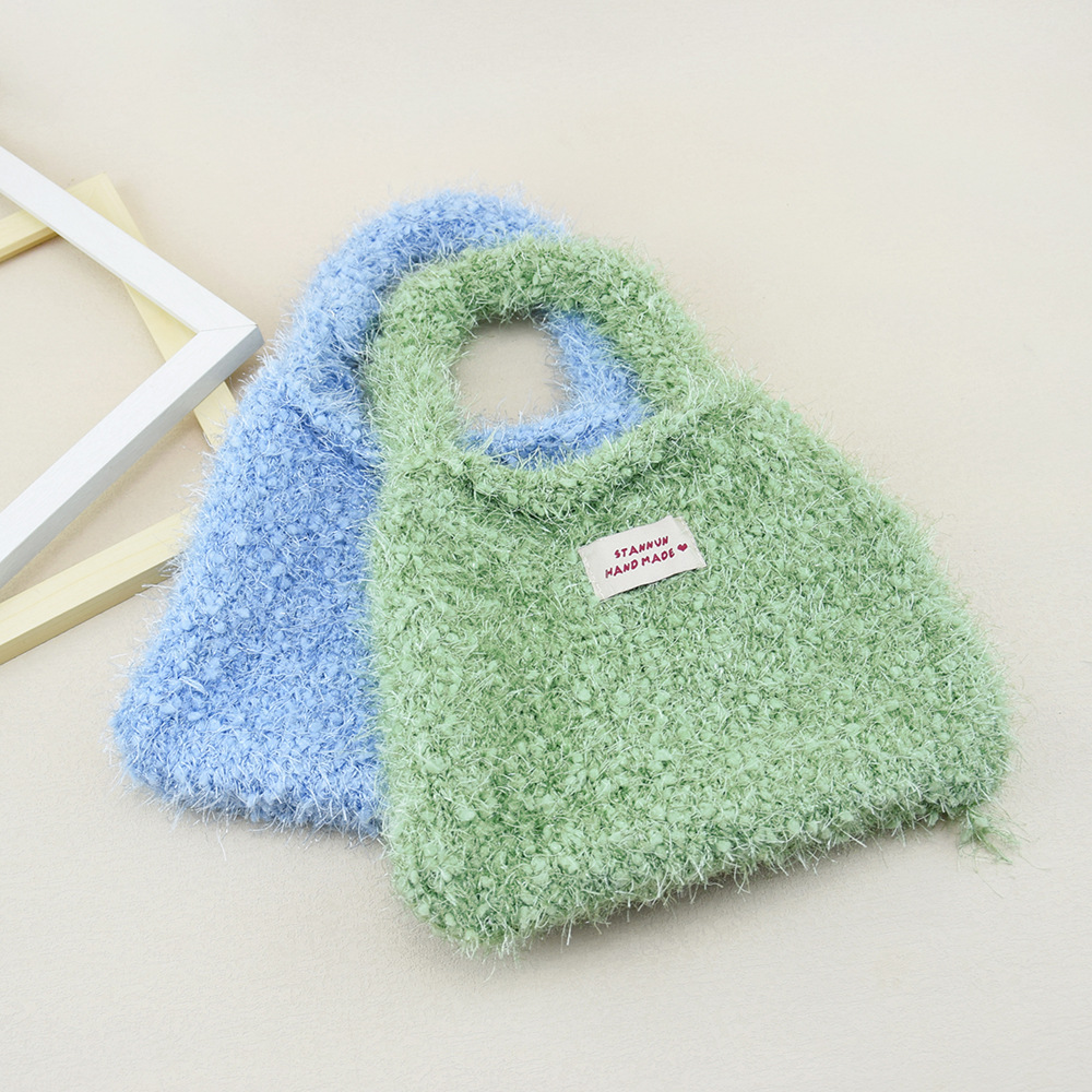 秋冬新款针织手提包可爱水桶包纯色百搭软糯触感毛绒包包毛线包