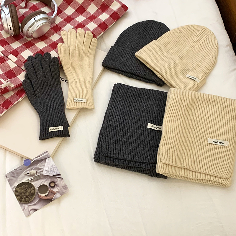 Bufandas guantes de sombrero de tres piezas de invierno nuevas parejas estudiantes de cabina guantes de sombrero bufandas de punto calientes